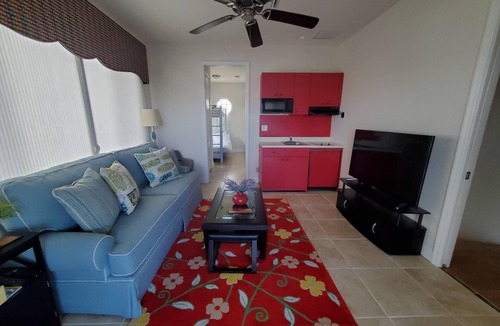Edgewater House | Fun House 6 bedroom waterfront home - pool & dock