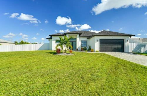 Diplomat House | Furnished Lanai & Private Pool: Cape Coral Home