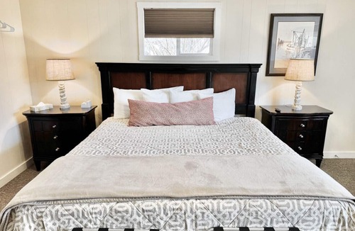 Hulls Cove Hotel | Gallagher`s Travels Room One (King Bed)