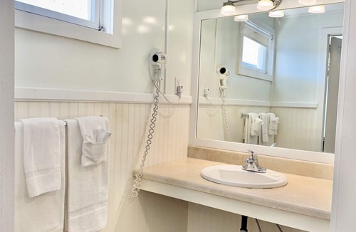 Hulls Cove Hotel | Gallagher`s Travels Room One (King Bed)