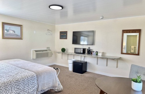 Hulls Cove Hotel | Gallagher`s Travels Room Eleven (King)