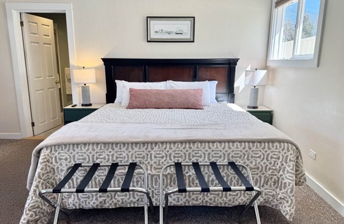 Hulls Cove Hotel | Gallagher`s Travels Room Eleven (King)