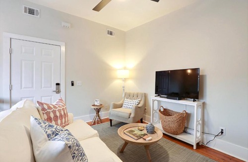 Beach Institute Apartment | Gallery Stays - Parkside Loft