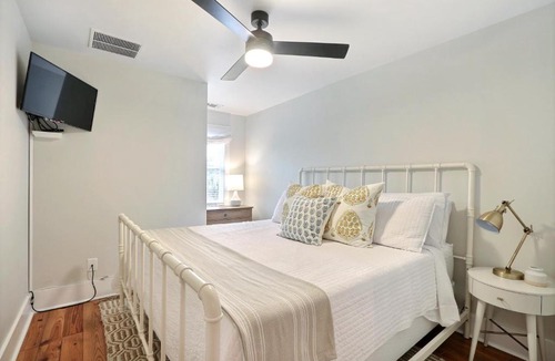 Beach Institute Apartment | Gallery Stays - Parkside Loft