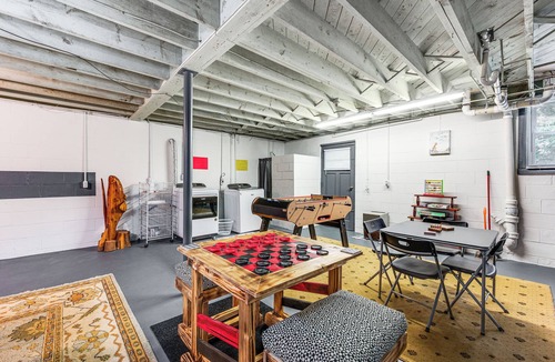 Olin House | Game Nights, BBQs & Family Fun: Union Grove Escape