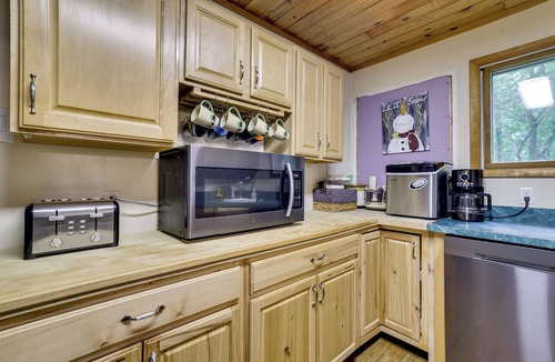 Briar Crest Woods House | Game Room, Deck & Fire Pit! Pocono Mtn House
