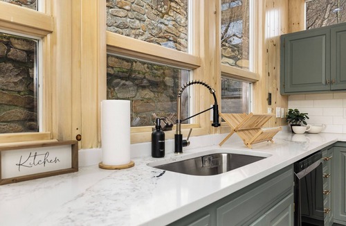 Seven Devils Cabin | Game Room, Hot Tub, Pet-Friendly, Fire-pit, Views on 3-Acres in Seven Devils