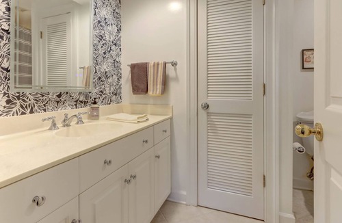 Old West Broad Neighborhood Apartment | Garden Level Apt in Savannah's Historic District!