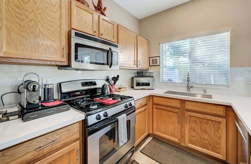 River Mountain House | Gated 2BR End-Unit | Family Park, Pool & Trails