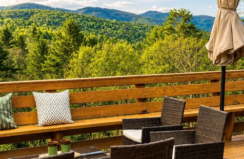 Wevertown House | Gather in 5BR Lodge with Epic View, AC, Near Lakes