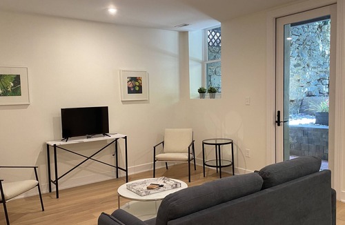 Georgetown Apartment | Georgetown Boutique 3BR 3 BA, patio, all new build out