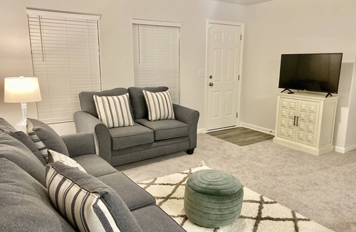 Sunset Beach Cottage | Get Comfy and Stay Awhile -Sunset Cottage- 5 min from Golfing!