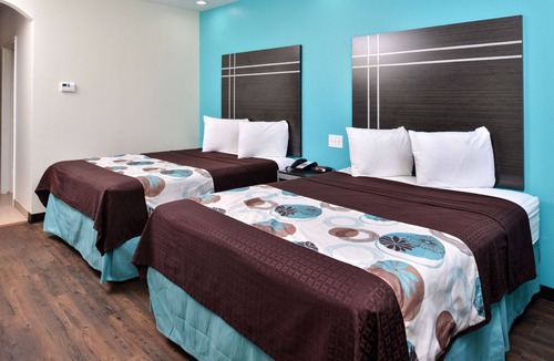 Spring Hotel | Get Ready for Adventure! 3 Comfortable Units! Close to Tour 18 Golf Course!