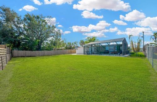 Gulf Gate Estates House | Getaway with Heated Pool and fence by Siesta Key Beach