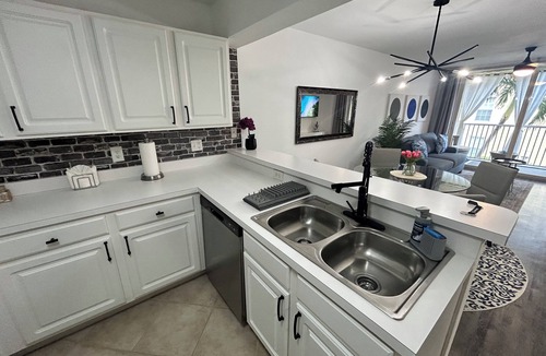 Winkler Apartment | Glamorous Fort Myers Getaway! Condo Resort Style!