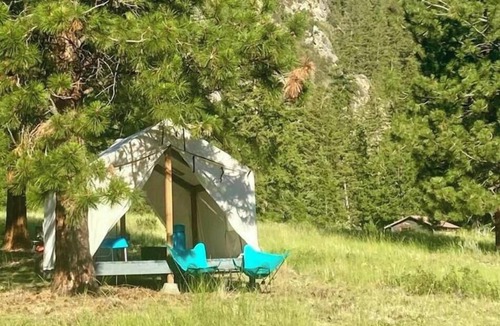 Shoup RV Rental | Glamping Tent for 2 on the Salmon River, Breakfast Included, 2 Twin Beds