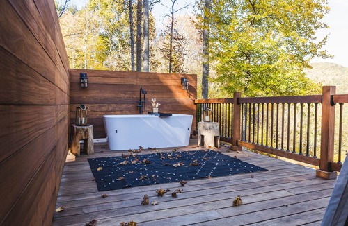 Roan Mountain Cabin | Glass/Wood Cabin5~(outdoor tub weather permitting)