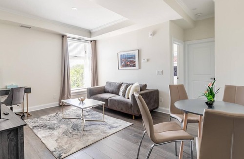Smiths Falls Apartment | GLOBALSTAY . Rideau Private Apartment w Kingsize bed. Parking.