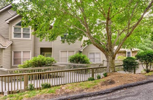 Mountain Air House | Golfer's Oasis! Mtn Cabin w/Balcony in Burnsville