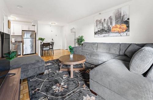 North Brookline Apartment | Gorgeous 2BR Next to BU up8y
