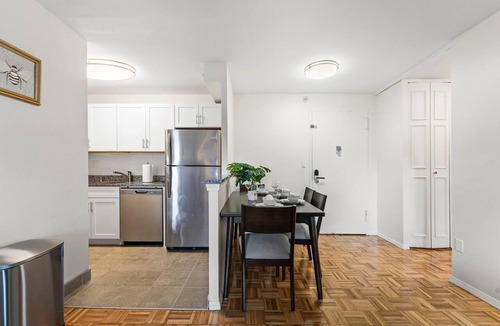 North Brookline Apartment | Gorgeous 2BR Next to BU up8y