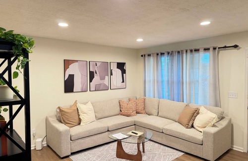 Petersburg House | Gorgeous 3-bedroom house with AC in charming Petersburg