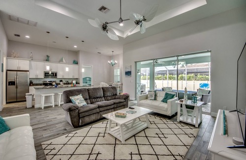 Pelican House | Gorgeous 4 bed 3 bath home with Indoor/Outdoor Living, Private Pool & Hot Tub