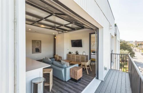 Rolling Mill Hill Apartment | Gorgeous Apt for 8 with Rooftop & Gym Near DT