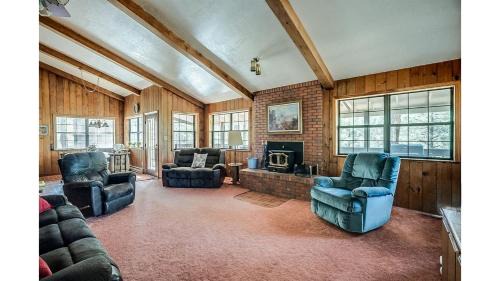 Greer House | Gorgeous Cabin with Fireplace and Barbecue in Greer, Arizona