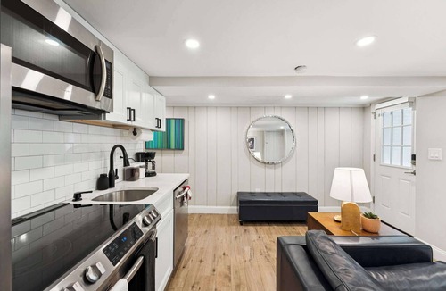 Bloomingdale Apartment | Gorgeous renovation 2BR with AC/TV/Internet/Patio