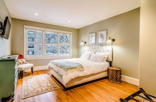 Foggy Bottom House | Gorgeous Row House 4 BR w/ 2 Parking! Walk to Metro & DC Monuments!
