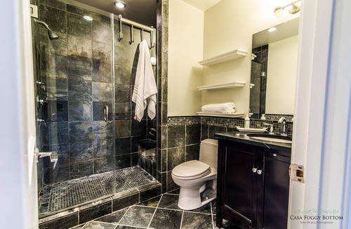 Foggy Bottom House | Gorgeous Row House 4 BR w/ 2 Parking! Walk to Metro & DC Monuments!