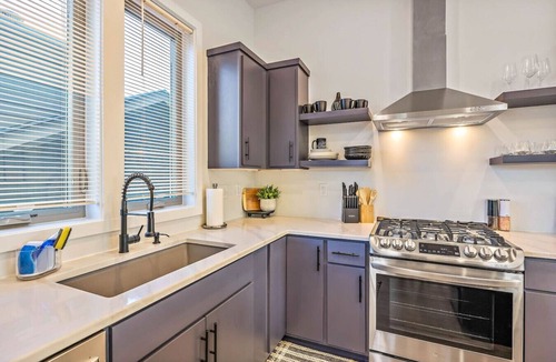East Nashville House | Gorgeous Skyline City Views 2mi to DT