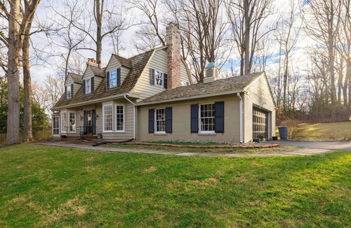Bethesda House | Gorgeous Spacious Entire House in Bethesda 8 Beds