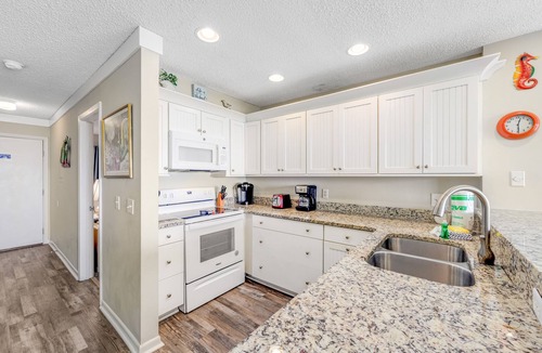 Fort Bay Condo | Gorgeous, waterfront condo w/a shared pool, hot tub, & beach access