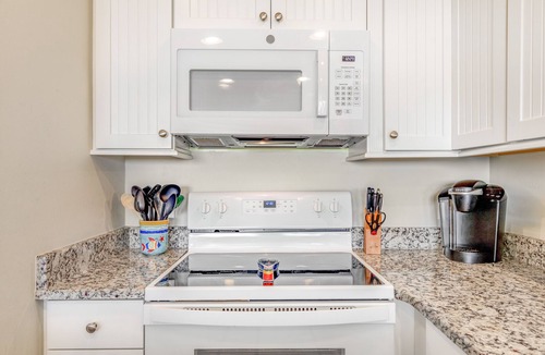 Fort Bay Condo | Gorgeous, waterfront condo w/a shared pool, hot tub, & beach access