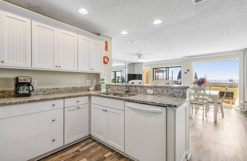 Fort Bay Condo | Gorgeous, waterfront condo w/a shared pool, hot tub, & beach access