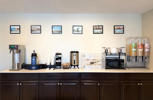 West Falls Church Hotel | Governor House Inn Arlington/Falls Church