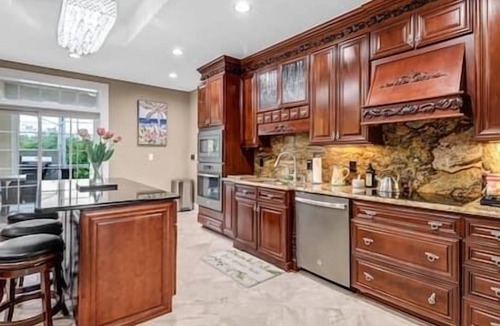 McGregor House | Grand 4250 Sq Ft Canal Access