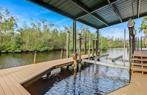McGregor House | Grand 4250 Sq Ft Canal Access