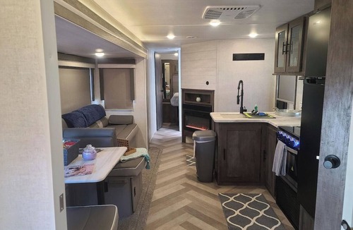 Williams Apartment | Grand Canyon RV Glamping Mini Bunkhouse Suite