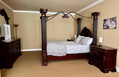 Wesley Chapel House | Grand Farmhouse Stay: 4-BR Retreat on 7.5 Private Acres Near Epperson & Mirada