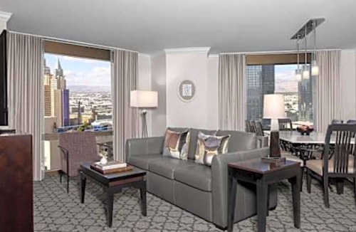 Las Vegas Hotel | GRAND PRIX RACE Marriott Grand Chateau One Bd Suite, kit, sleeps 4, King+Sofa Bd