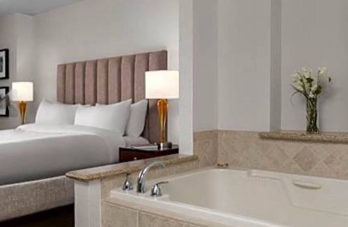 Las Vegas Hotel | GRAND PRIX RACE Marriott Grand Chateau One Bd Suite, kit, sleeps 4, King+Sofa Bd