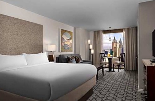 Las Vegas Hotel | GRAND PRIX RACE Marriott Grand Chateau One Bd Suite, kit, sleeps 4, King+Sofa Bd