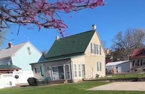 Hermann House | Gray Stone Guest House- Whole House Rental