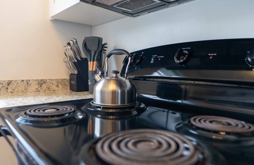 Survey Creek Apartment | Great for Large Gatherings–Sleeps 17–PalmWaveStays