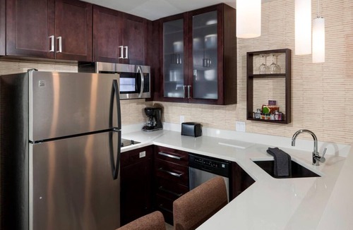 Clearwater Beach Hotel | Great Relaxing View near Clearwater Beach! Three Convenient Rooms w/King Bed