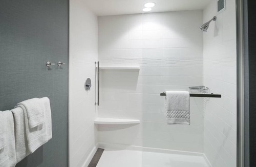 Clearwater Beach Hotel | Great Relaxing View near Clearwater Beach! Three Convenient Rooms w/King Bed