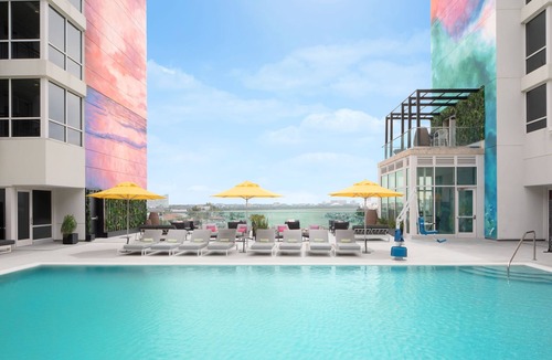 Clearwater Beach Hotel | Great Relaxing View near Clearwater Beach! Three Convenient Rooms w/King Bed